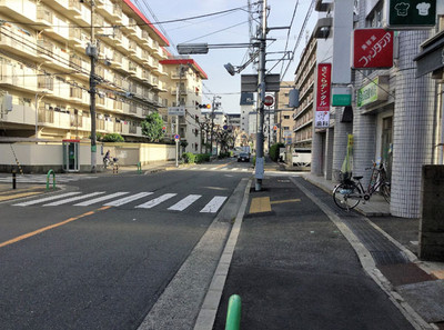 一つ目の信号「小川町南」交差点を目指します。